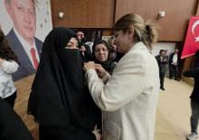 CHP ve YRP&rsquo;den ayrılan 100 kişi AK Parti&rsquo;ye katıldı