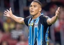 Carlos Vinicius, 6 dakikada 3 penaltı ka&ccedil;ırdı