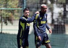 Fenerbah&ccedil;e Domenico Tedesco'suz ilk antrenmanına &ccedil;ıktı!