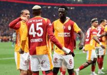 Galatasaray 26. şampiyonluğunu ilan etmek i&ccedil;in sahada!