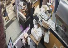 Husumetin b&ouml;ylesi g&ouml;r&uuml;lmedi! İntikam i&ccedil;in onlarca kişinin ekmeğiyle oynadı