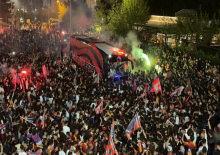 Mardin taraftarları şampiyon takımlarını b&uuml;y&uuml;k coşkuyla karşıladı!