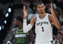 San Antonio Spurs, 38 sayı fark atarak seriyi dengeledi