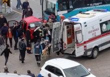 Erzurum&rsquo;da halk otob&uuml;s&uuml; ile otomobil &ccedil;arpıştı: Yaralılar var
