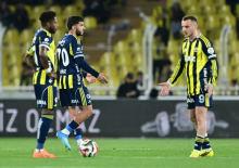 Fenerbah&ccedil;e taraftarlarından futbolculara tepki!