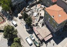 Kentsel d&ouml;n&uuml;ş&uuml;m kapsamındaki 5 katlı bina &ccedil;&ouml;kt&uuml;