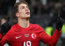 Kenan Yıldız'ın c&uuml;bbeli ve seccadeli fotoğrafı tekrar g&uuml;ndemde!