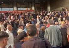 CHP Genel Merkezi'nin &ouml;n&uuml;nde "Hain Kemal" sloganları