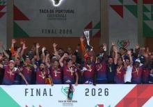 Finalde tarihe ge&ccedil;en s&uuml;rpriz! 2. Lig ekibi Avrupa devinin elinden kupayı aldı