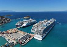 Kuşadası&rsquo;na 4 kruvaziyer ile 9 bin turist geldi