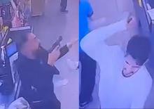 Markette &uuml;r&uuml;n değiştirme kavgası: Biri silah diğeri bı&ccedil;ak &ccedil;ekti