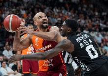 Pota derbisinde g&uuml;len Galatasaray! Seri son ma&ccedil;a kaldı
