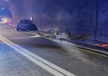 T&uuml;nelde otomobil ile motosiklet &ccedil;arpıştı; 1 &ouml;l&uuml;, 2 yaralı