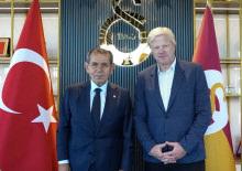 Alman futbol efsanesi Oliver Kahn'dan Dursun &Ouml;zbek'e ziyaret!