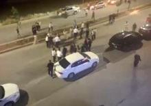 D&uuml;ğ&uuml;n konvoyu durdu tekmeler yumruklar havada u&ccedil;uştu!