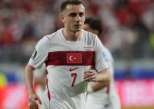 Kerem Akt&uuml;rkoğlu'ndan T&uuml;rk taraftara skandal hareket! 