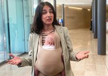 AB'de ilk: İsve&ccedil;li Bakan, toplantıya bebeğiyle geldi