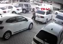 Adana'da oto galeriye silahlı saldırı kamerada; &ccedil;ok sayıda araca kurşun isabet etti