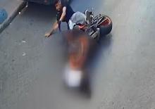 4 yaşındaki Şevval&rsquo;e motosiklet &ccedil;arptı! O anlar kamerada