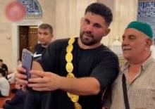Kırkpınar şampiyonu Erkan Taş, Selimiye'de ş&uuml;k&uuml;r namazı kıldı