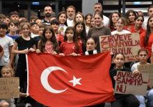 Avrupa Şampiyonu olan milli sporcuya memleketinde karşılama!