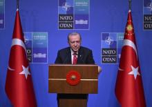 Cumhurbaşkanı Erdoğan'dan NATO liderlerine 'tabanca' hediyesi