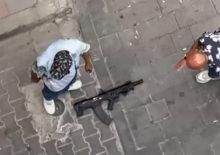 İzmir&rsquo;de sokak ortasında t&uuml;fekle dehşet sa&ccedil;an şehir magandaları kıskıvrak yakalandı