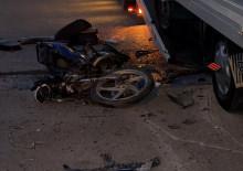 Bolu'da feci kaza! Motosiklet ile kamyonet &ccedil;arpıştı: &Ouml;l&uuml; ve yaralı var