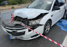 İzmir&rsquo;de iki ara&ccedil; &ccedil;arpıştı: &Ouml;l&uuml; ve yaralılar var