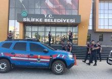 Silifke Belediyesine y&ouml;nelik soruşturmada CHP'li meclis &uuml;yesi tutuklandı