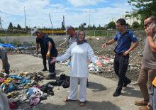 Akılalmaz olay! Altın dolu &ccedil;antasını yol kenarına bırakıp evine &ccedil;ıktı, d&ouml;nd&uuml;ğ&uuml;nde...