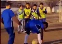 K&uuml;&ccedil;&uuml;k futbolcular g&ouml;zlerin pasını sildi! Akıl dolu organizasyon