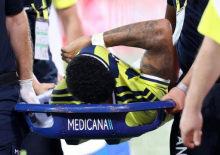 Fenerbah&ccedil;e'ye sakatlık şoku! Yıldız isim g&ouml;zyaşları i&ccedil;inde &ccedil;ıktı