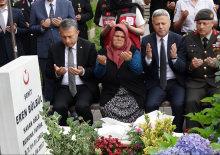 Şehit Eren B&uuml;lb&uuml;l, kabri başında anıldı