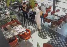 Zeytinburnu'nda restorana silahlı saldırı kamerada: 2 yaralı