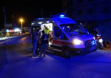 Otomobil motosiklete &ccedil;arptı: İki kardeş yaralandı