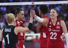 Kaybetsek de turladık! Filenin Sultanları son 16'da