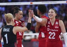 Kaybetsek de turladık! Filenin Sultanları son 16'da