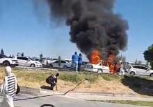 Hastane otoparkında yanan ara&ccedil; kullanılmaz hale geldi