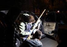 Polisin ş&uuml;phe &uuml;zerine durdurduğu ara&ccedil;tan cinayet ş&uuml;phelileri &ccedil;ıktı