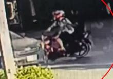 Antalya'da feci kaza: Motosiklet otomobile ok gibi saplandı