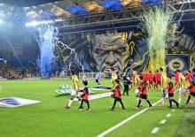 Fenerbah&ccedil;e taraftarından Şampiyonlar Ligi'nde koreografi! 'Ava geri d&ouml;nd&uuml;'