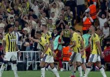 Fenerbah&ccedil;e'nin yıldızı istifayı canlı yayında &ouml;ğrendi! Şaşkınlığı g&uuml;ndem oldu