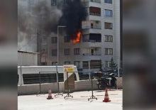 Şanlıurfa&rsquo;da 8 katlı binada yangın: Bina sakinleri tahliye edildi