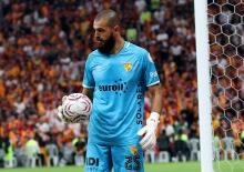 S&uuml;per Lig ekibinin kalecisi taraftarları tehdit etti! 