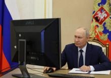 Kremlin'de online se&ccedil;im! Putin, oyunu uzaktan kullandı