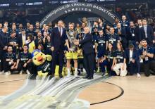 Bakan Bak'tan Fenerbah&ccedil;e'ye tebrik