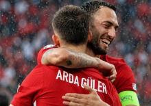 Dev ma&ccedil; &ouml;ncesi Hakan'dan Arda'ya b&uuml;y&uuml;k jest
