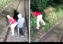 İzmir'de akılalmaz olAy! Treni ka&ccedil;ıran yolcular ter&ouml;r estirdi