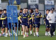 Fenerbah&ccedil;e'de &Ccedil;aykur Rizespor mesaisi devam ediyor!